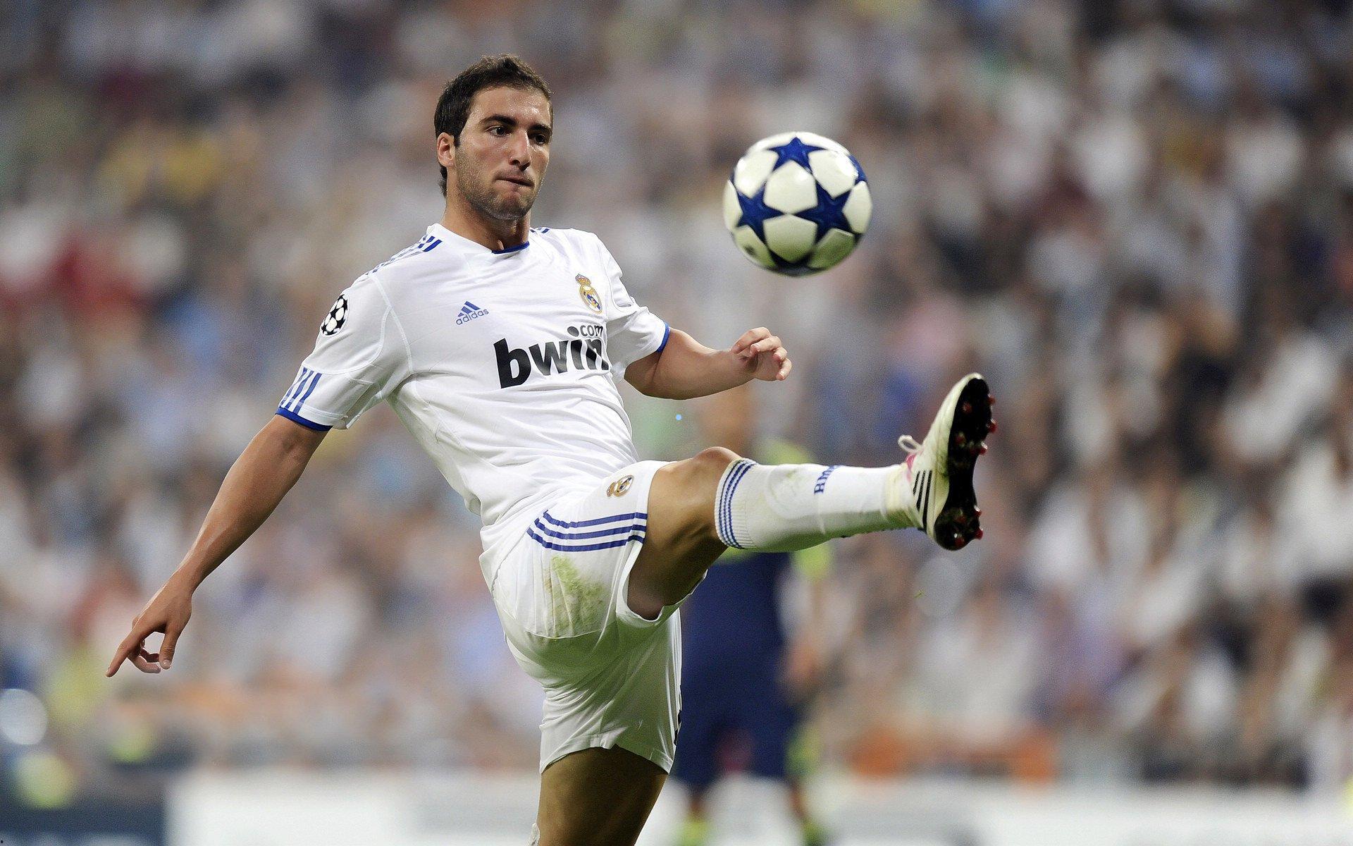 马斯坦托诺打破标签，拒当新梅西自信回击质疑，坦言在伯纳乌走自己的路